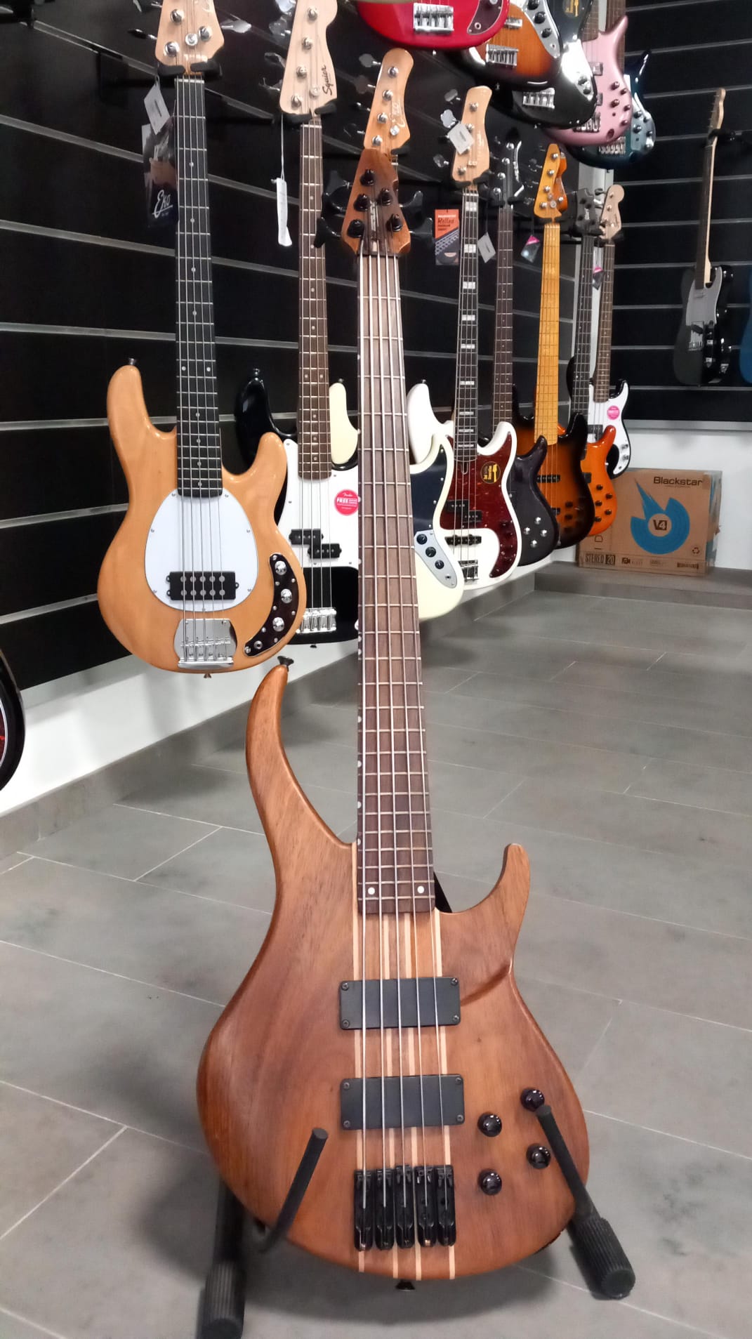 PEAVEY GRIND5 5弦ベース 1-5.jpg